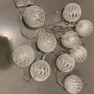 10 count battery operated string wrapped ball lights